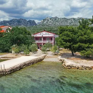 Rajna , Starigrad Paklenica Kroatië